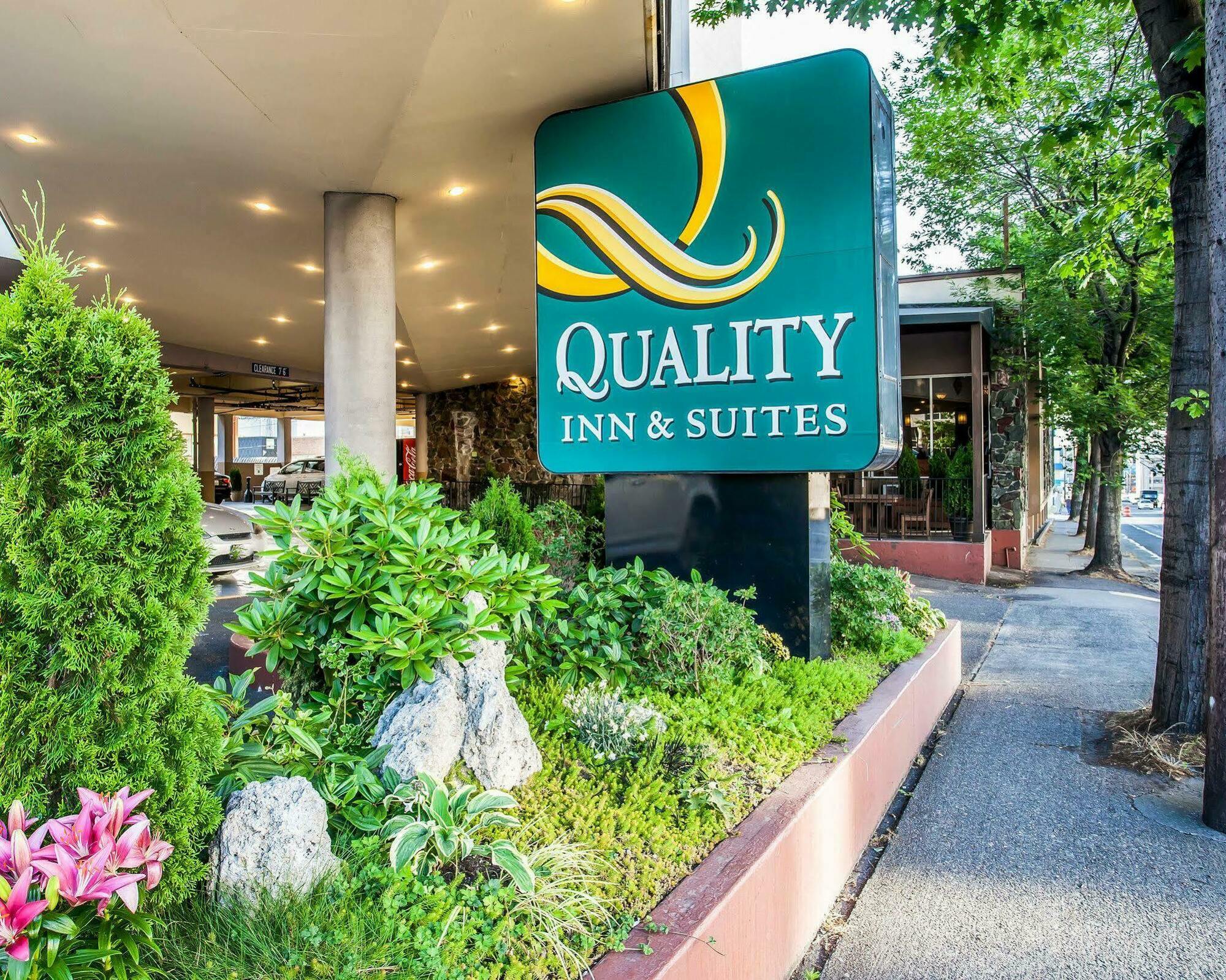 Quality Inn & Suites Seattle Center Exterior photo